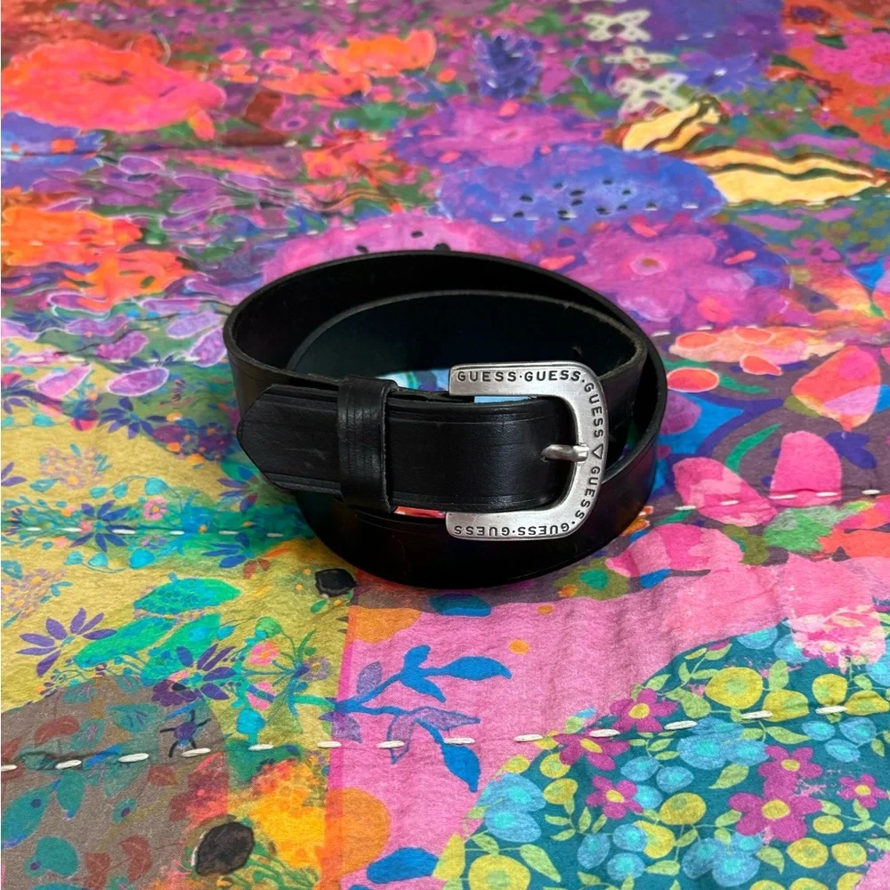 Guess ? USA Vintage Black Leather Belt Distressed Retro Silver Buckle Size M